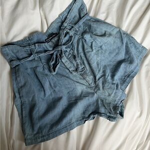 Cotten blend comfy shorts with tie belt from Abercrombie 🩵